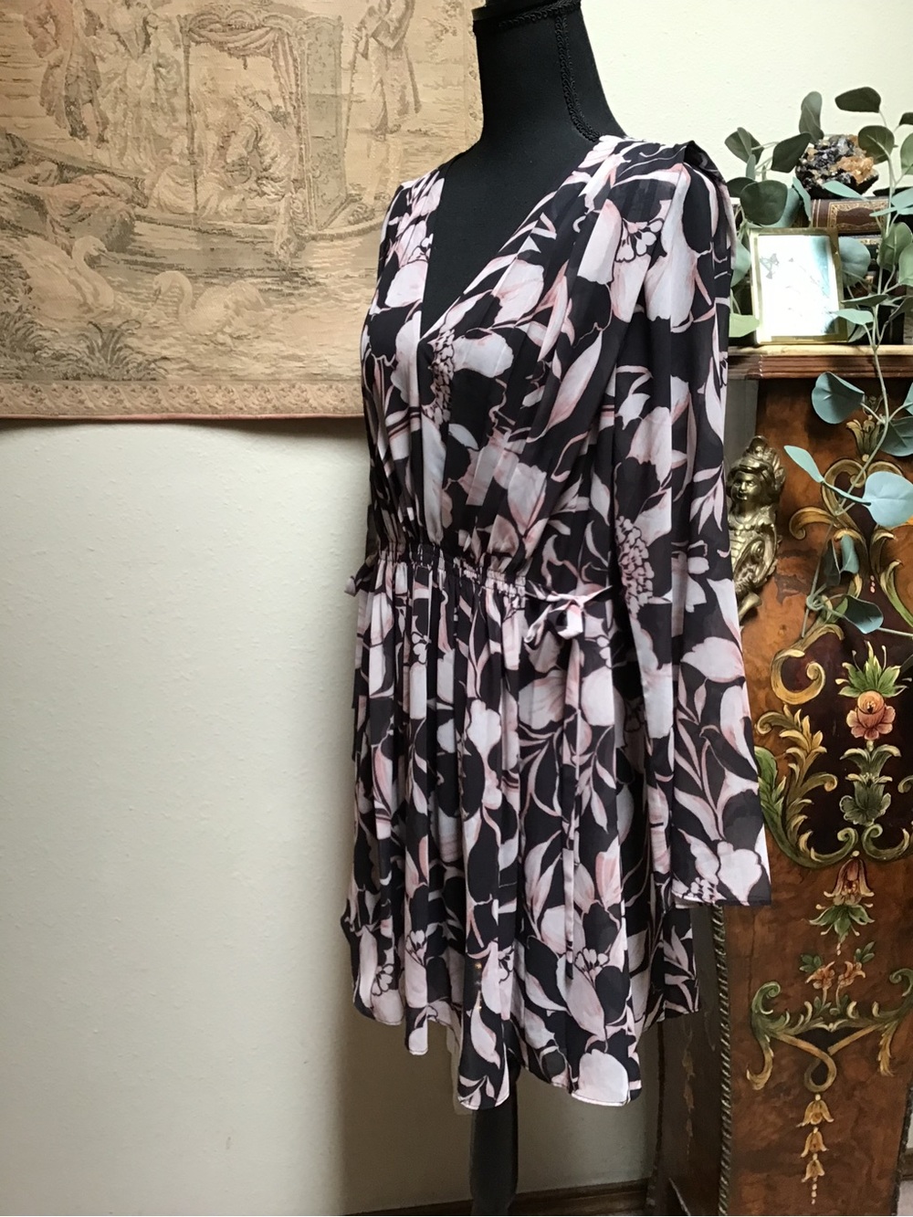 Banana Republic Black & Light Pink Floral V-Neck Long Sleeve Dress